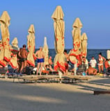 Turisti pe plaja din Mamaia