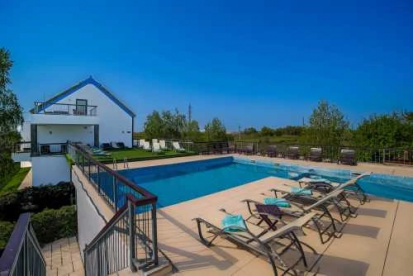 Foto Pensiune Delta Boutique & Carmen Silva Resort Crisan