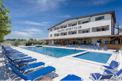 Pensiune Nautic Sport & Luxury Club