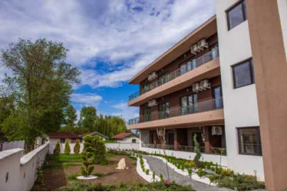 Foto Villa Navona - Locatie noua, deschisa in 2019 Saturn