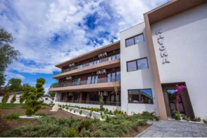 Foto Villa Navona - Locatie noua, deschisa in 2019 Saturn