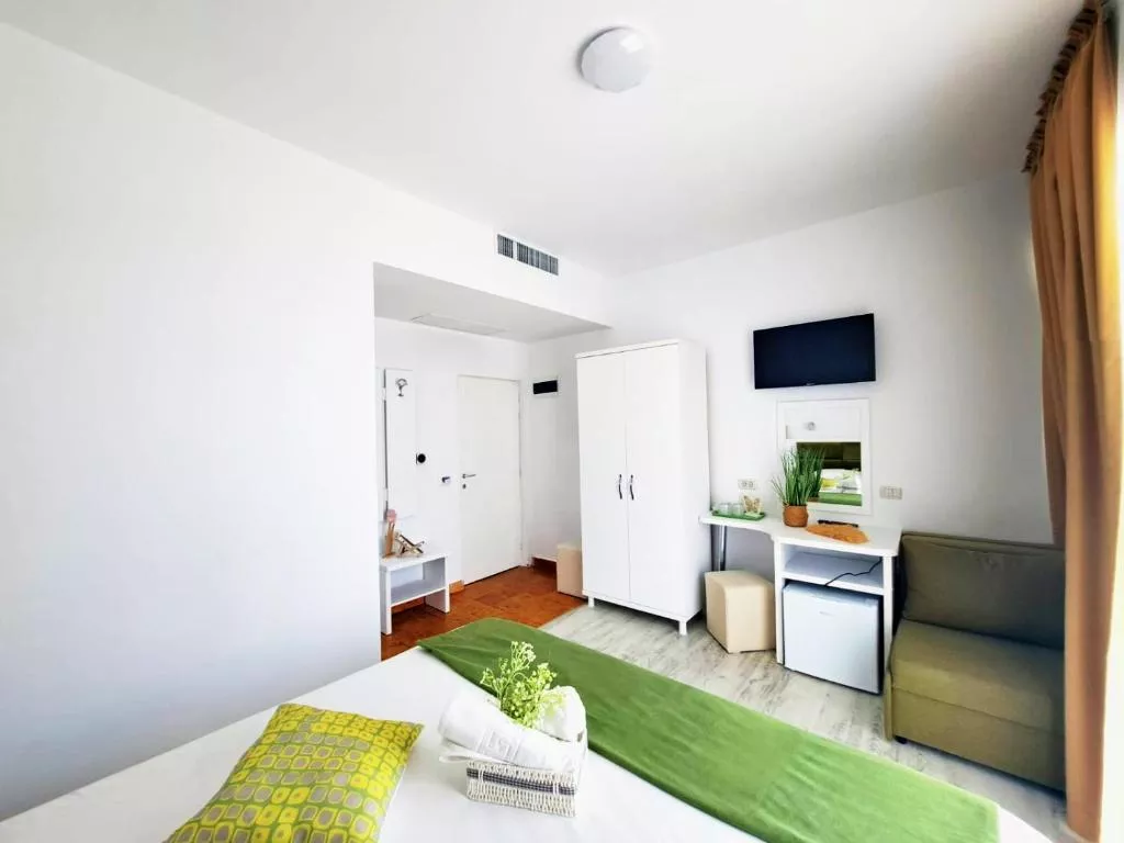 Triple room with lake view