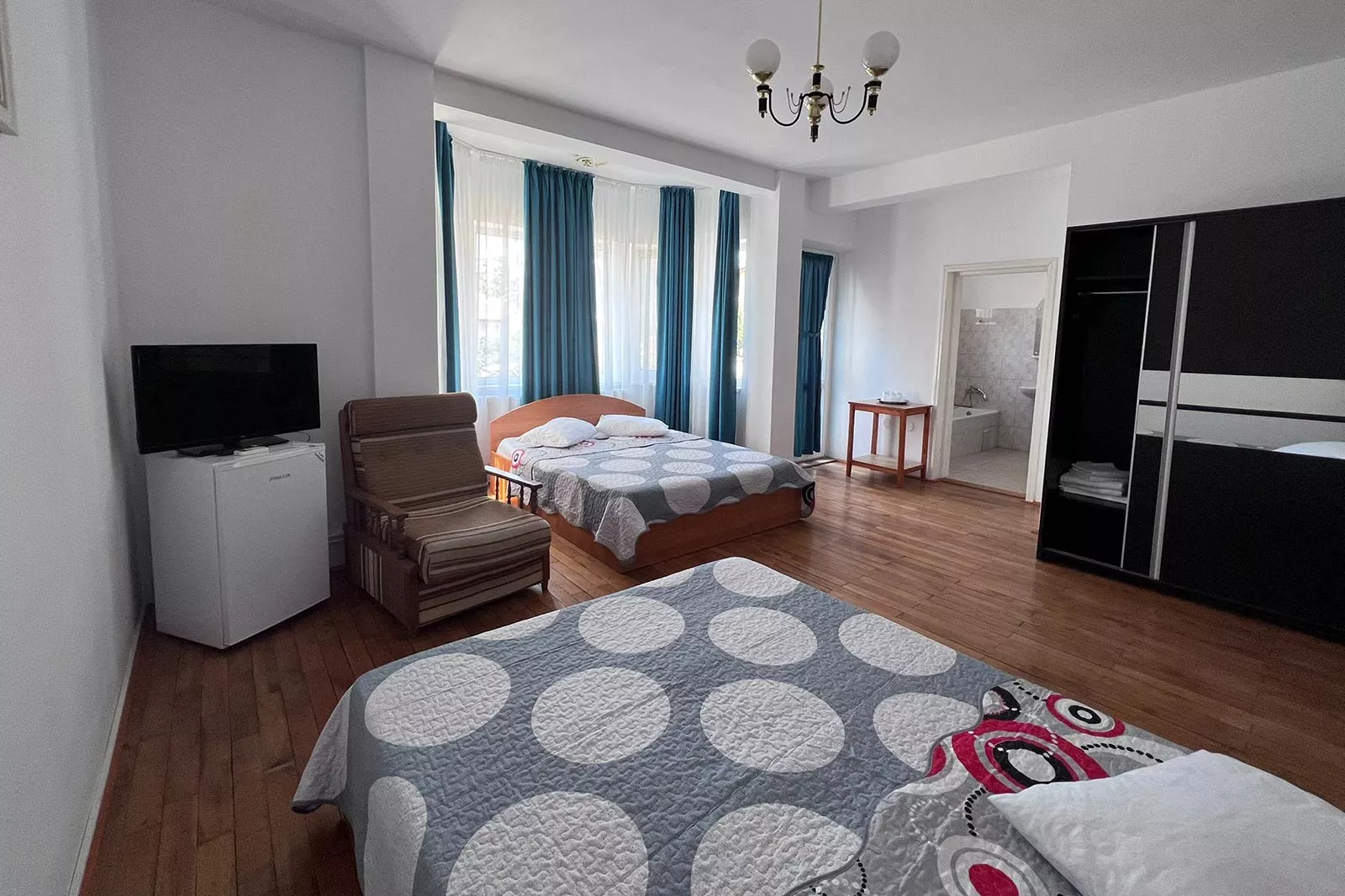 Cvadrupla Cu Balcon La Etaj