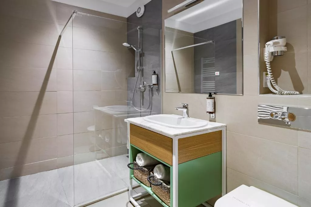 Bellevue Suite (Front Sea View) — 6