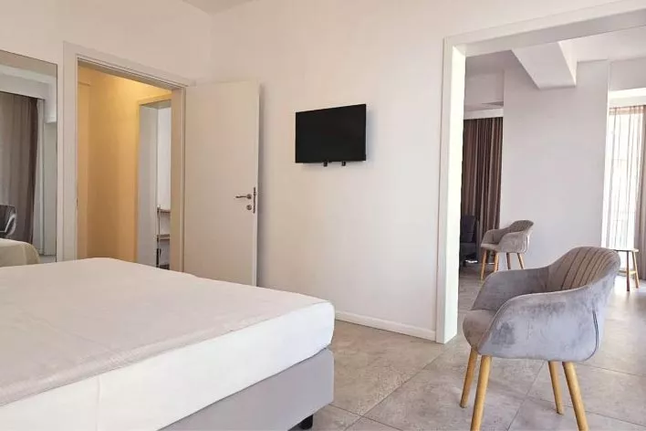 Luxury apartment with side view of the sea — 2