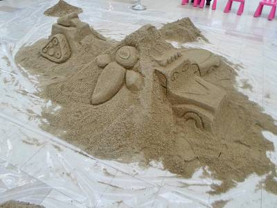In weekend, copiii au spus povestea nisipului